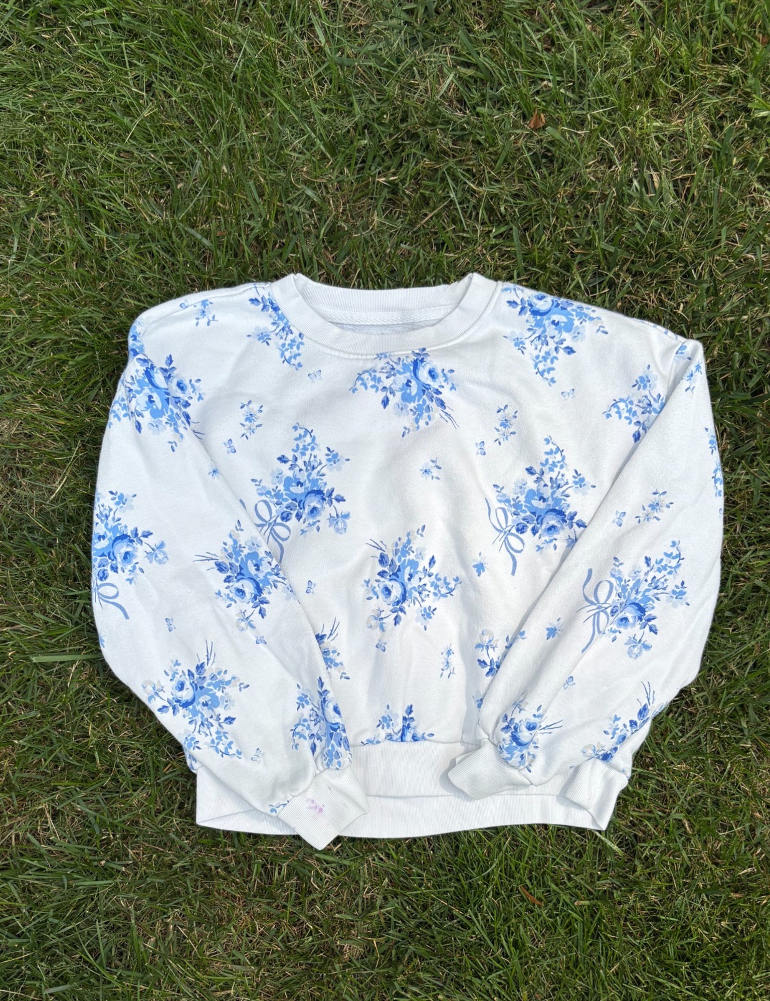 Gap Kids White Blue Floral Sweatshirt, Size L (10), pre-loved, front view