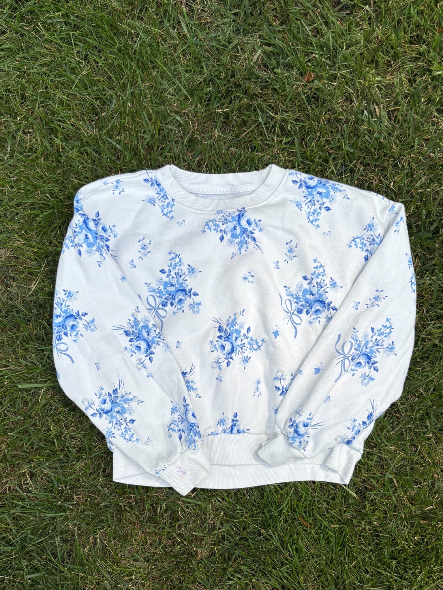 Gap Kids White Blue Floral Sweatshirt, Size L (10), pre-loved, front view
