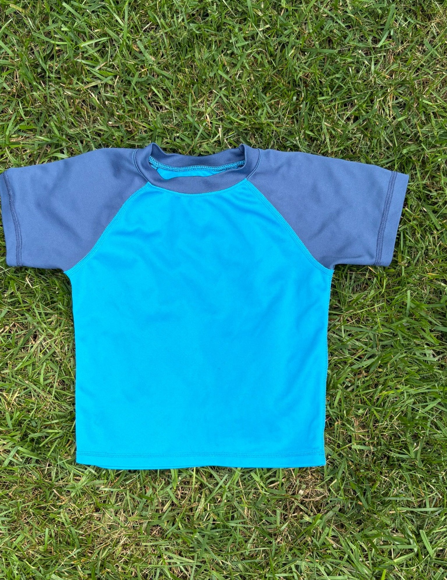 Kami Surf Aqua and Slate Blue Colorblock Rashguard, Size 4T, pre-loved, front view