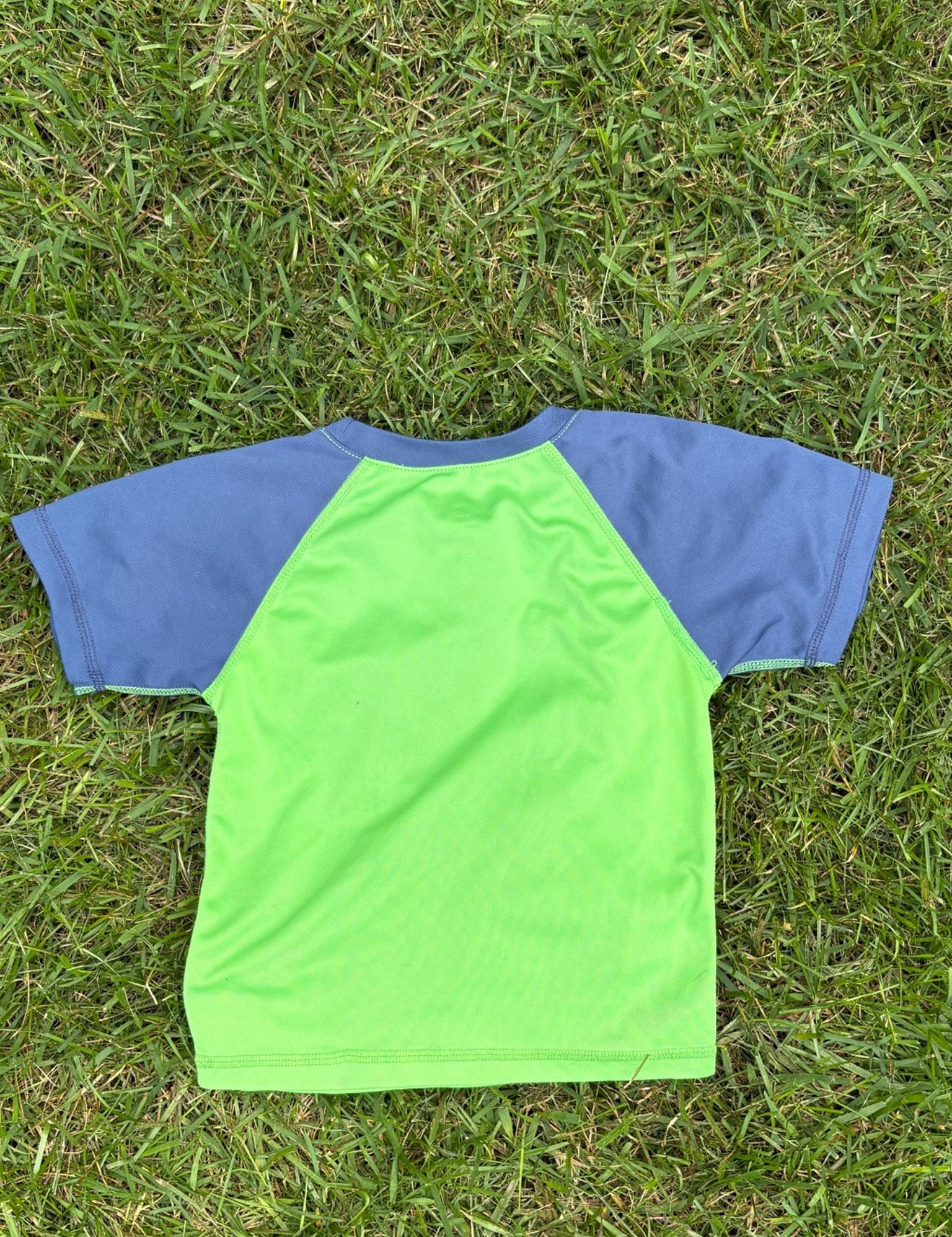 Kami Surf Green and Navy Colorblock Rashguard, Size 4T, pre-loved, back view